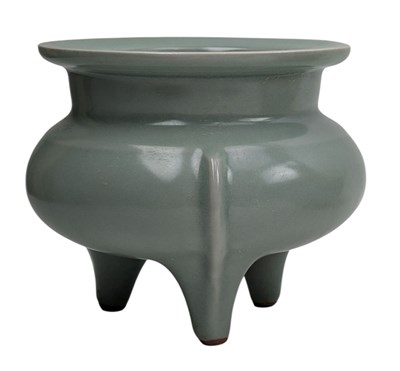 Lot 70 - A LONGQUAN CELADON TRIPOD CENSER 龙泉青釉香炉