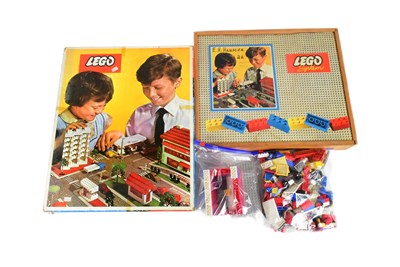 Lot 760 - LEGO - VINTAGE LEGO SYSTEM SETS