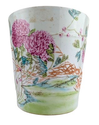 Lot 187 - EARLY 20TH CENTURY FAMILLE ROSE PORCELAIN PLANTER 民国粉彩花盆