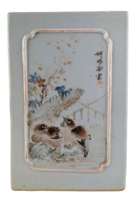 Lot 214 - QING GUANXU FAMILLE ROSE BRUSH POT, HE MINGGU 清 光绪 何明谷作笔筒
