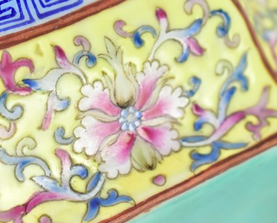 Lot 131 - REPUBLIC FAMILLE ROSE HEXAGONAL FIGURINE LIDDED JAR 民国粉彩人物六方盖罐