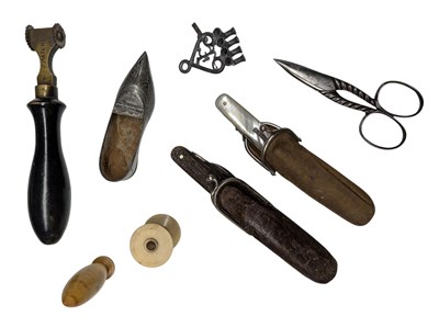 Lot 140 - 19TH CENTURY MACHELINE WARE PIPE & OTHER ITEMS