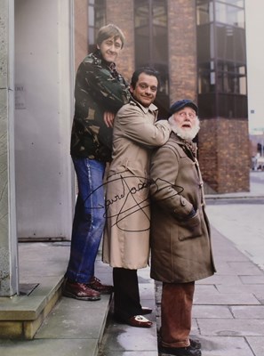 Lot 260 - ONLY FOOLS & HORSES - SIR DAVID JASON - SIGNED 16X12" PHOTOGRAPH