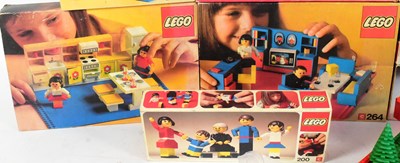 Lot 742 - LEGO - COLLECTION OF VINTAGE LEGO SETS