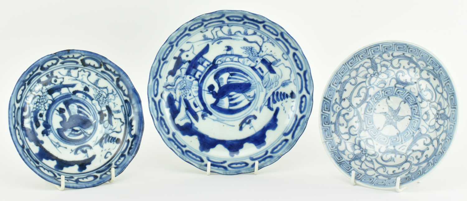 Lot 11 - THREE QING / REPUBLIC PERIOD BLUE AND WHITE PLATES 清/民国 青花山水盘两个