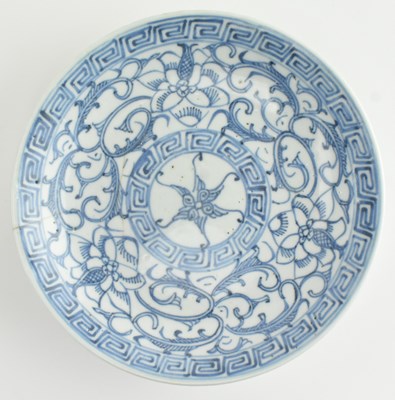 Lot 11 - THREE QING / REPUBLIC PERIOD BLUE AND WHITE PLATES 清/民国 青花山水盘两个