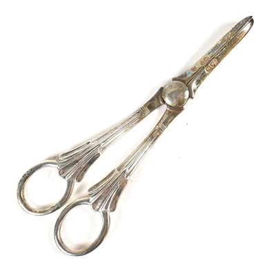 Lot 122 - EDWARDIAN HALLMARKED SILVER PAIR OF GRAPE SCISSORS