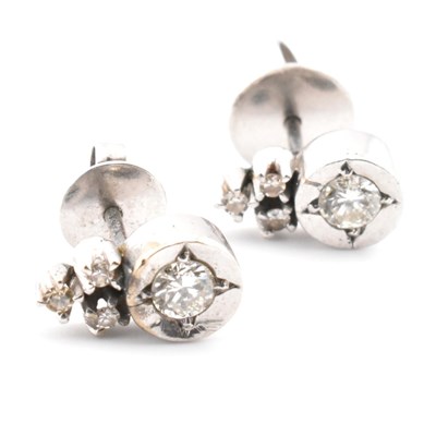 Lot 330 - PAIR OF WHITE GOLD & DIAMOND STUD EARRINGS