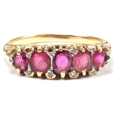 Lot 332 - GOLD RED STONE & DIAMOND FIVE STONE RING