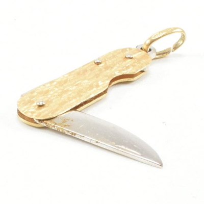 Lot 348 - VINTAGE 18CT BICOLOUR GOLD POCKETKNIFE NECKLACE PENDANT