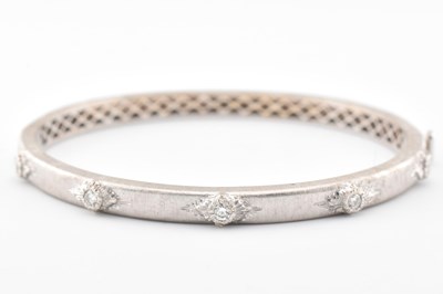 Lot 366 - 18CT WHITE GOLD & DIAMOND HINGED BANGLE