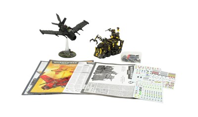 Lot 795 - WARHAMMER - ORKS - BATTLEWAGON & BLITZA-BOMMER