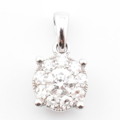 Lot 360 - 18CT WHITE GOLD & DIAMOND ROUND CLUSTER NECKLACE PENDANT