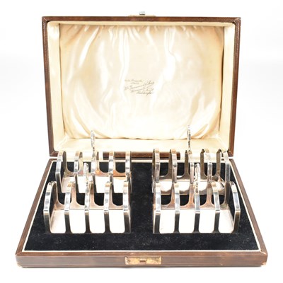 Lot 32 - GEORGE VI HALLMARKED SILVER CASED SET OF 4 TOAST RACKS