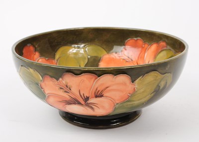 Lot 83 - MOORCROFT POTTERY - VINTAGE HAND PAINTED CERAMIC ' HIBISCUS ' BOWL