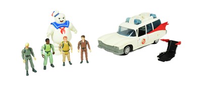 Lot 821 - THE REAL GHOSTBUSTERS - VINTAGE KENNER ECTO-1 PLAYSET WITH FIGURES