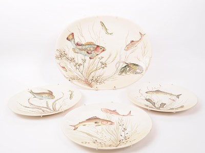 Lot 107 - FOUR VINTAGE JOHNSON BROS ' FISH ' HAND PAINTED CERAMIC DINNER PLATES