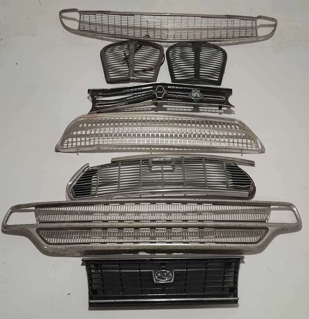 Lot 157 - AUTOMBILA - MIXED SELECTION OF CAR FRONT GRILLS