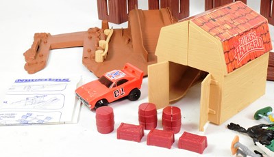 Lot 822 - RETRO TOYS - DUKES OF HAZZARD BARN BUST & TIMPO FORT