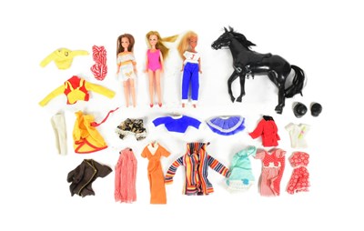 Lot 826 - PIPPA DOLLS - VINTAGE PALITOY PIPPA DOLLS & CLOTHING