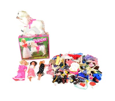 Lot 828 - SINDY - COLLECTION OF VINTAGE SINDY DOLLS & CLOTHING