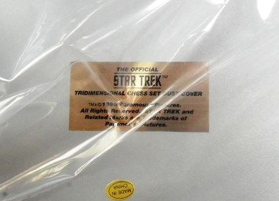 Lot 834 - STAR TREK - FRANKLIN MINT 3D CHESS SET
