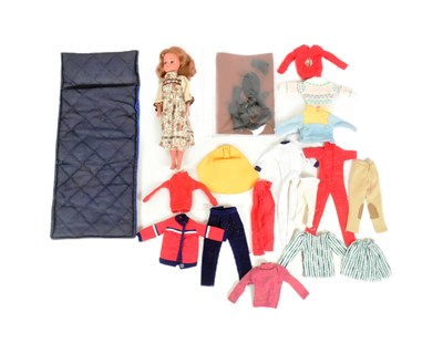 Lot 837 - SINDY - VINTAGE PEDIGREE SINDY DOLL WITH CLOTHING