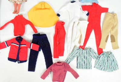 Lot 837 - SINDY - VINTAGE PEDIGREE SINDY DOLL WITH CLOTHING