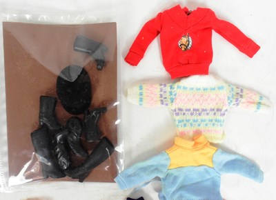 Lot 837 - SINDY - VINTAGE PEDIGREE SINDY DOLL WITH CLOTHING