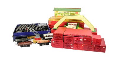 Lot 170 - MODEL RAILWAY - HORNBY O GAUGE MODEL RAILWAY