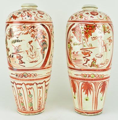 Lot 95 - PAIR OF RED & GREEN CIZHOU POTTERY VASES 磁州红绿彩开光人物瓶一对