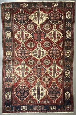 Lot 571 - EARLY 20TH CENTURY PERSIAN BAKHTIARI HAND WOVEN CARPET RUG