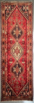 Lot 592 - 20TH CENTURY SOUTH WEST PERSIAN QASHGAI RUNNER RUG