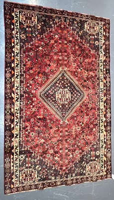 Lot 584 - EARLY 20TH CENTURY SOUTH WEST PERSIAN QASHGAI CARPET RUG