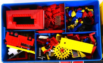 Lot 718 - LEGO - COLLECTION OF VINTAGE LEGO BRICKS & SETS