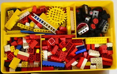 Lot 718 - LEGO - COLLECTION OF VINTAGE LEGO BRICKS & SETS