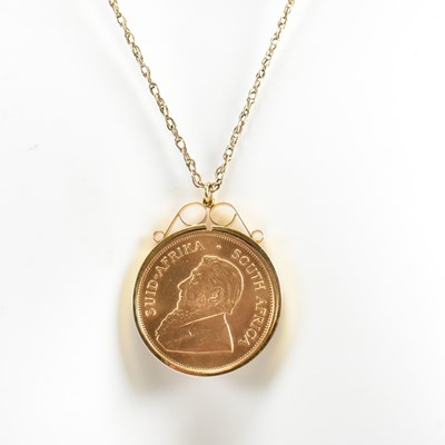 Lot 43 - 1970S 1OZ GOLD KRUGERRAND PENDANT NECKLACE