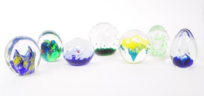 Lot 115 - COLLECTION OF X7 VINTAGE GLASS PAPERWEIGHTS