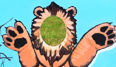 Lot 2 - FORMER BRISTOL ZOO GARDENS - LION'S ROAR 'FACE IN THE HOLE' SIGN