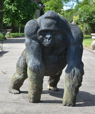 Lot 20 - FORMER BRISTOL ZOO GARDENS - LIFESIZE GORILLA STATUE