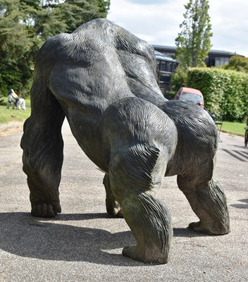 Lot 20 - FORMER BRISTOL ZOO GARDENS - LIFESIZE GORILLA STATUE