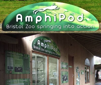 Lot 81 - FORMER BRISTOL ZOO GARDENS - ORIGINAL AMPHIPOD ENCLOSURE SIGN