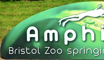 Lot 81 - FORMER BRISTOL ZOO GARDENS - ORIGINAL AMPHIPOD ENCLOSURE SIGN