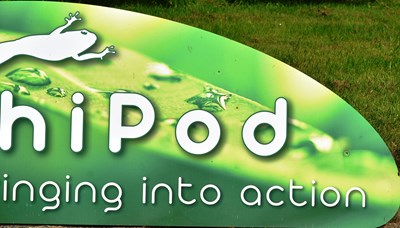 Lot 81 - FORMER BRISTOL ZOO GARDENS - ORIGINAL AMPHIPOD ENCLOSURE SIGN