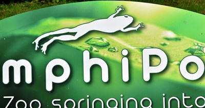 Lot 81 - FORMER BRISTOL ZOO GARDENS - ORIGINAL AMPHIPOD ENCLOSURE SIGN