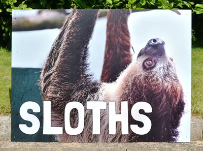 Lot 106 - FORMER BRISTOL ZOO GARDENS - SLOTHS - ORIGINAL ENCLOSURE SIGN