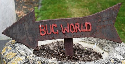 Lot 231 - FORMER BRISTOL ZOO GARDENS - CAST IRON 'BUG WORLD' SIGN POST