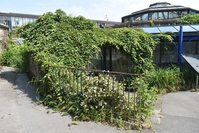 Lot 276 - FORMER BRISTOL ZOO GARDENS - VICTORIAN RAILINGS FROM ALONGSIDE THE BEAR PIT