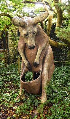 Lot 299 - FORMER BRISTOL ZOO GARDENS - LARGE SCALE KANGAROO SCULPTURE