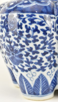 Lot 30 - QING DYNASTY BLUE AND WHITE TULIP VASE 清 青花缠枝莲六连瓶
